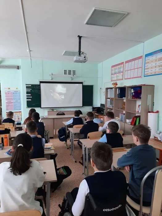 Обучающиеся на просмотре фильма Предательство