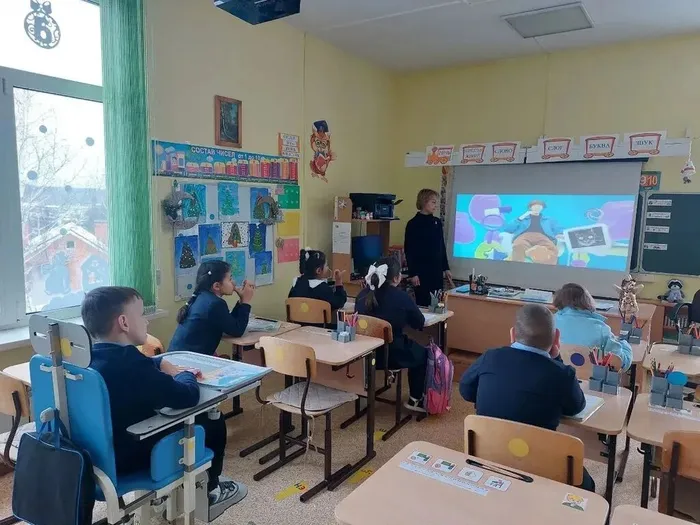 Ученики 1 Э изучают роль «Алисы» в жизни