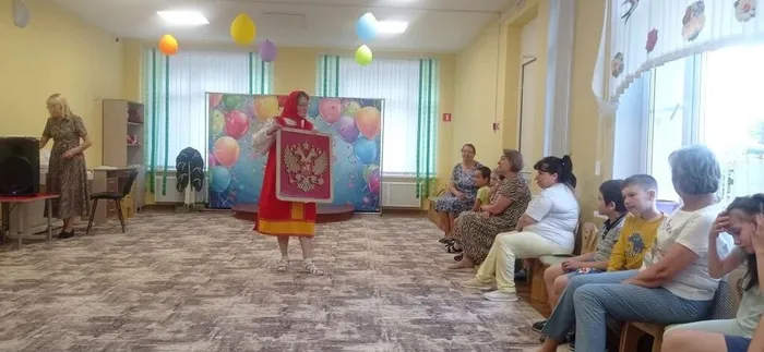 Воспитанники знакомятся с гербом России