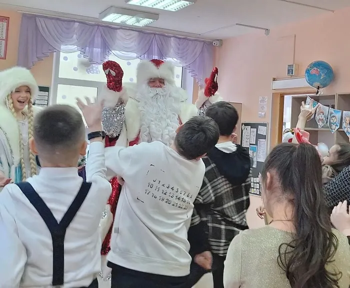 дети играют в снежки