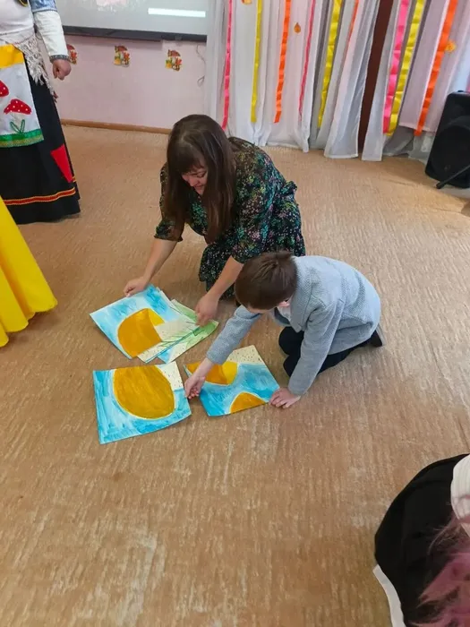 Ученик 1 К собирает пазлы с грибами