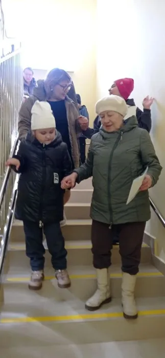 Эвакуация детей и сотрудников из здания