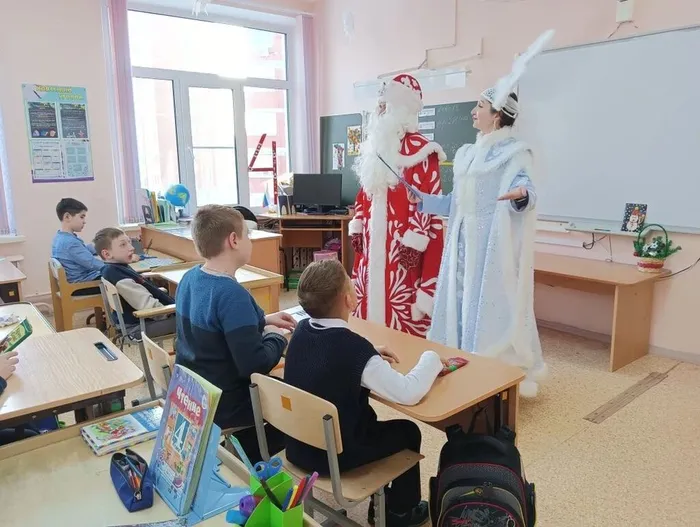 Ученики начальных классов отгадывают загадки