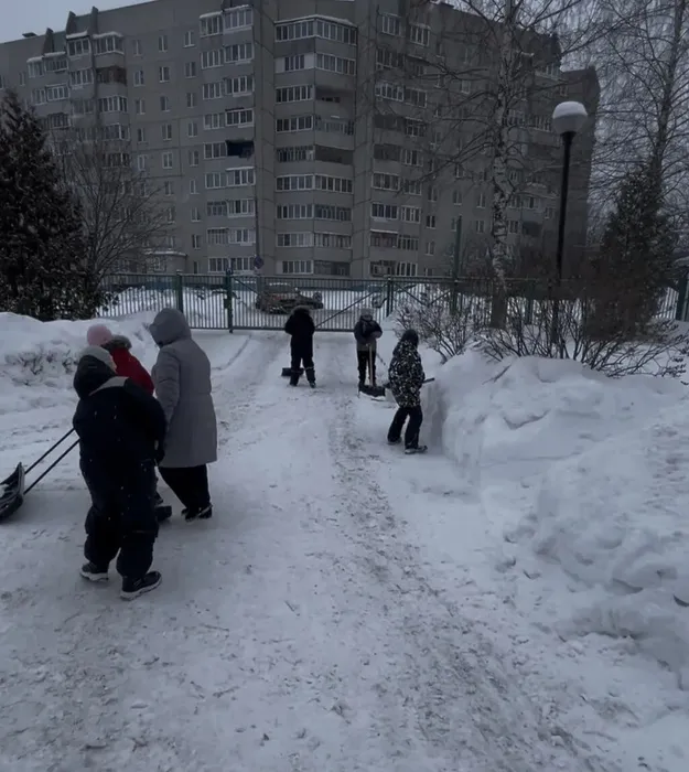 Зимняя уборка снега