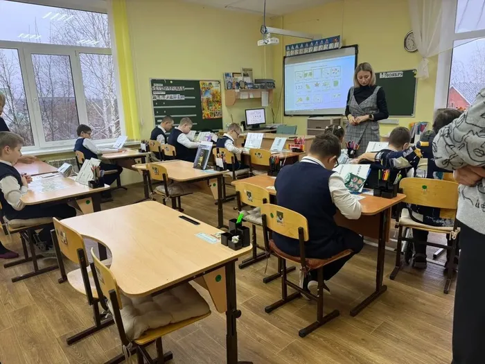 Выкладывание карточек в составлении стихотворения об осени