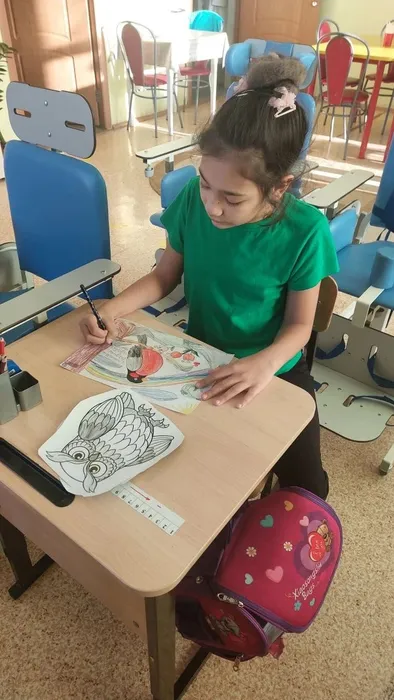 Ученица нарисовала снегиря