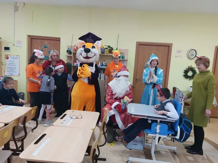 Дети читают стихи про Новый год Деду Морозу