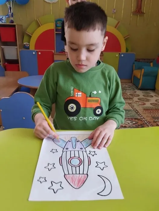 Творческая мастерская Рисуем ракету