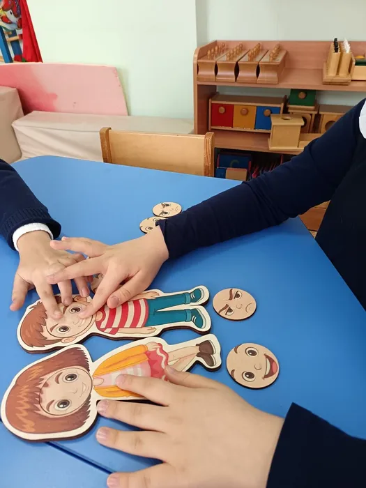 обучающиеся совместно выполняют задание