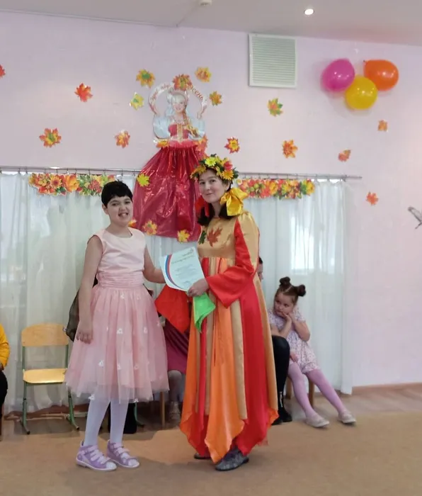 Награждение грамотой воспитанницу детского сада