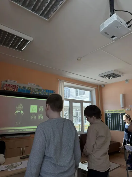 Ученики делают зарядку