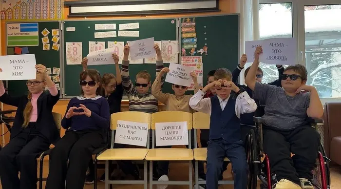 Ученики 2К класса поздравляют всех с праздником