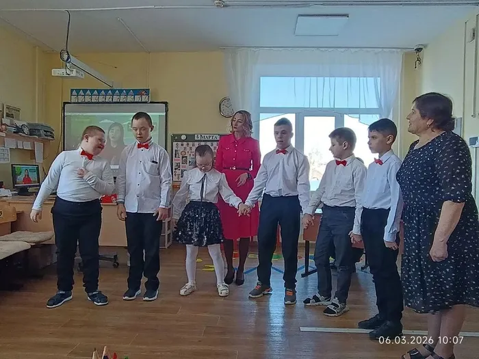 Ребята пели песни своим любимым мамочкам