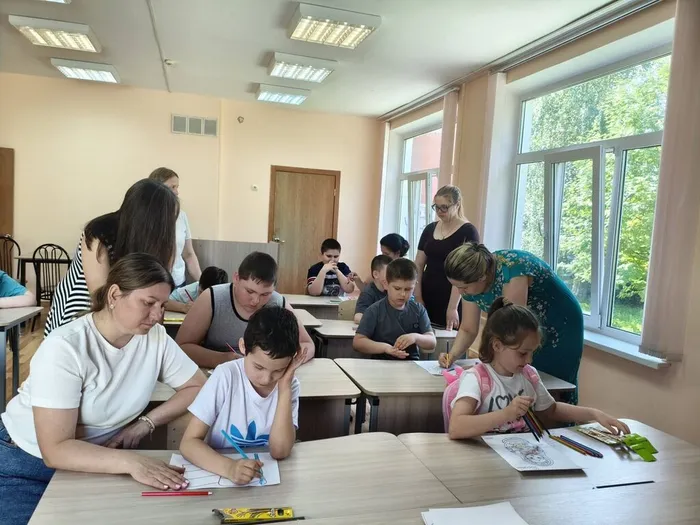 Ученики и педагоги занимаются творчеством