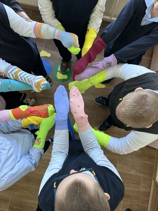 Акция Разноцветные носочки в 4 Е классе