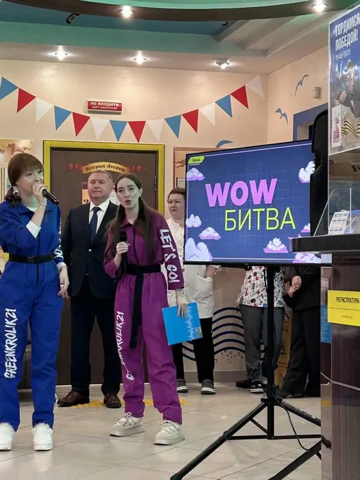 Веселые девчата Таня и Аня предлагают поиграть в WOW битву