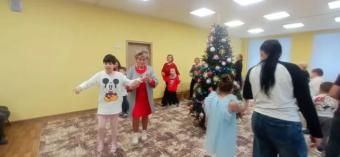 Хоровод вокруг ёлки