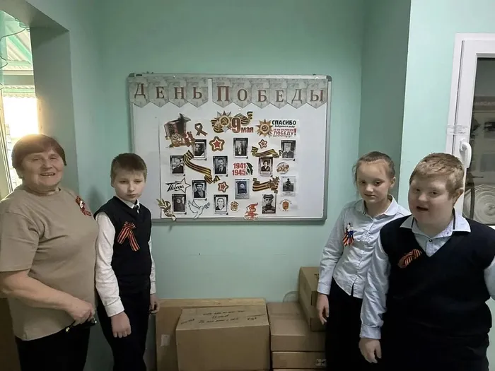 Изготовление фотоколлажа педагогами и родителями 4 Е