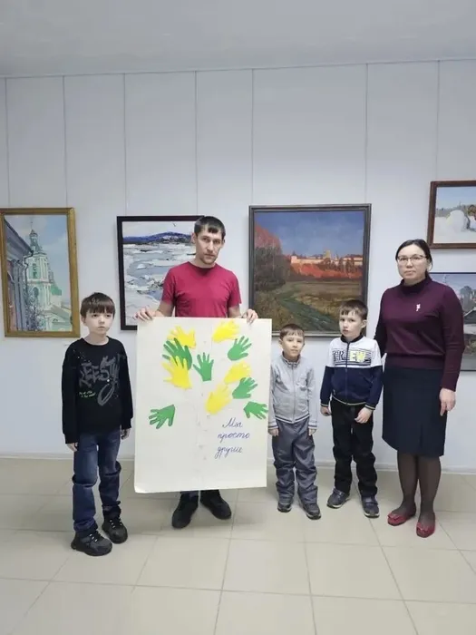 дети и родители в музее