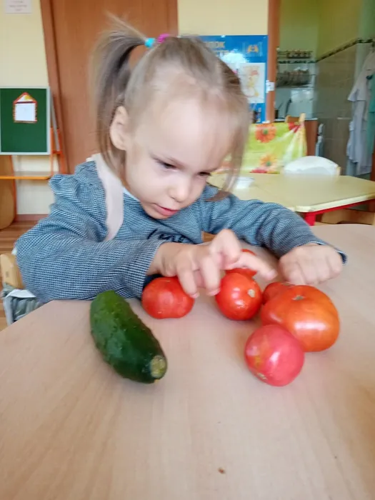 воспитанница на занятии находит один-много